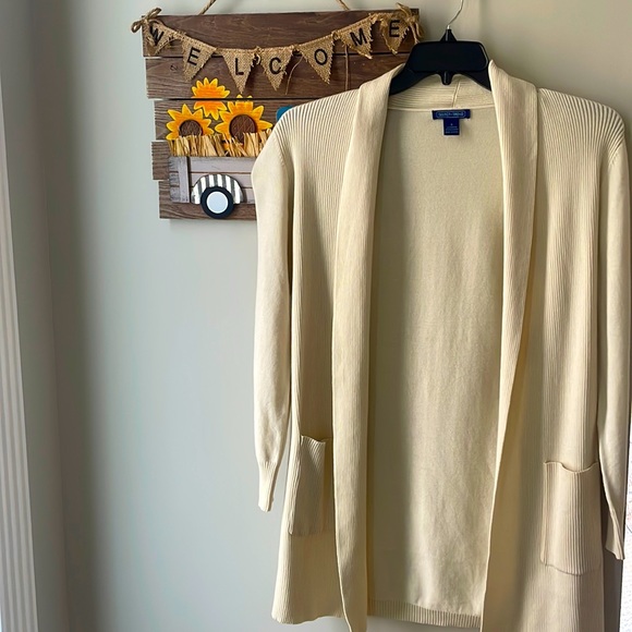 Small cardigan with pockets - Picture 1 of 3